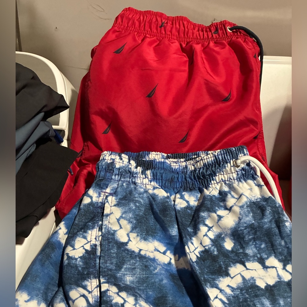 Lot of 2 Men's Board swimming Shorts Size XL. 1 Nautica and 1 Trunks.  Like New.